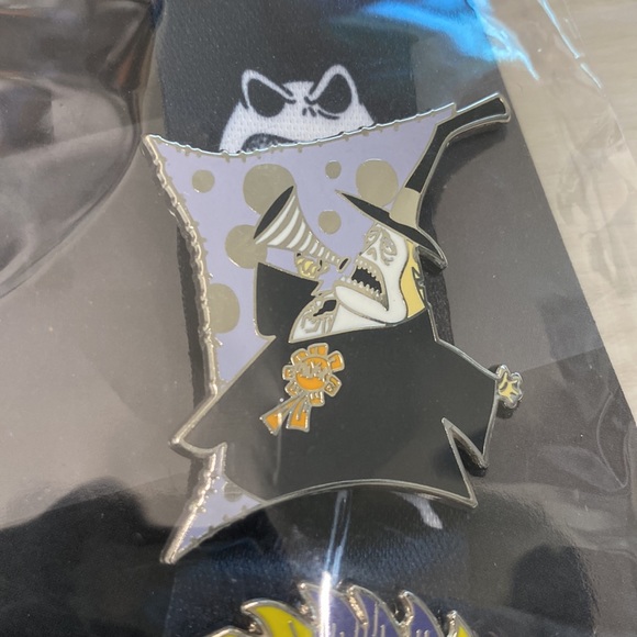 Disney the nightmare Before Christmas collectible pins and lanyard - Picture 6 of 11